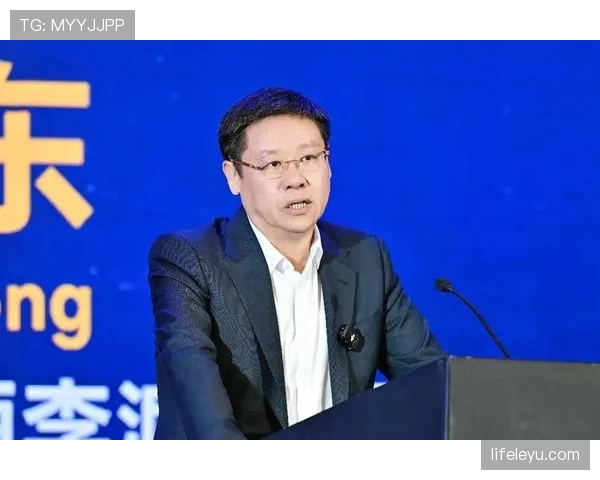 吴向东随手发张家照，看着像明星做家居博主，嘴巴都合不上