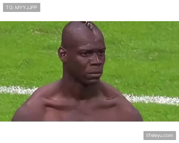 巴洛特利穿着百万大牌倒垃圾，隔壁老王笑不出来了