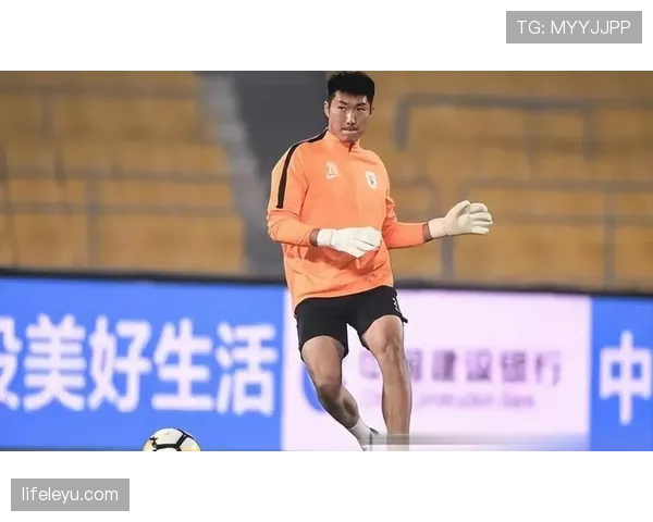 故意回传门将为何不算犯规？规则拆解守门员接球禁区内的判罚逻辑